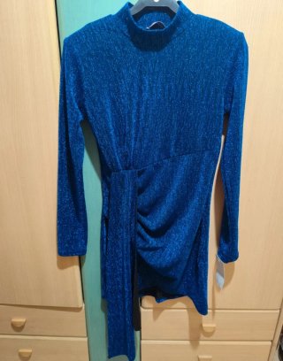 Vestido azul brillante fiesta