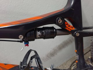 Bicicleta Montagna in Carbonio KTM