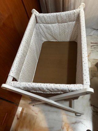 Minicuna con estrellas