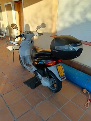 Moto Scooter Derbi Negra
