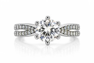 Anillo de plata con diamantes