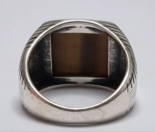 Anillo de plata con piedra ojo de tigre