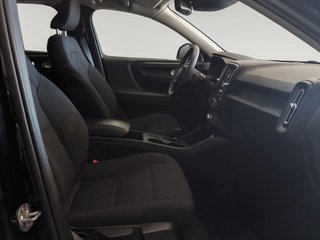 Volvo XC40 T2 Momentum Core Auto 95 kW (129 CV)
