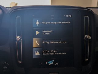 Volvo XC40 T2 Momentum Core Auto 95 kW (129 CV)