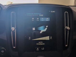 Volvo XC40 T2 Momentum Core Auto 95 kW (129 CV)