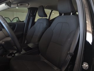 Volvo XC40 T2 Momentum Core Auto 95 kW (129 CV)