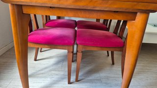 Sillas de madera clásicas tapizadas