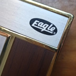 Directorio telefónico Eagle vintage madera y oro