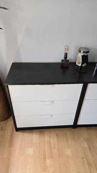 Cómodas Negras y Blancas