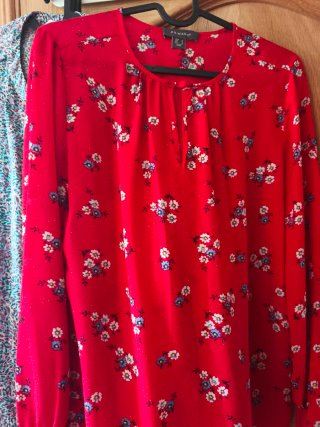 Blusa Primark floral roja talla S