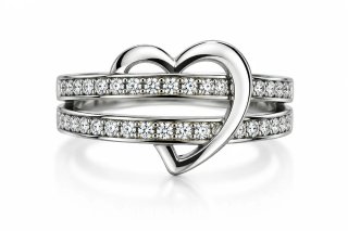 Anillo Corazón con Diamantes
