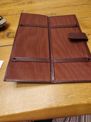 Cartera larga de cuero burdeos
