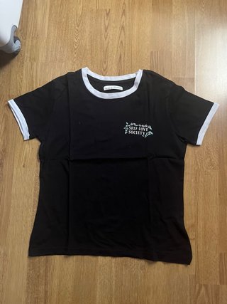 Camiseta negra con estampado Self-Love Society