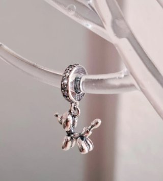 Charm Perro Hinchable Plata