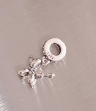 Charm Perro Hinchable Plata