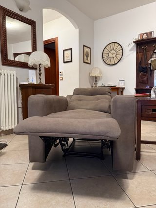 Poltrona reclinabile in tessuto