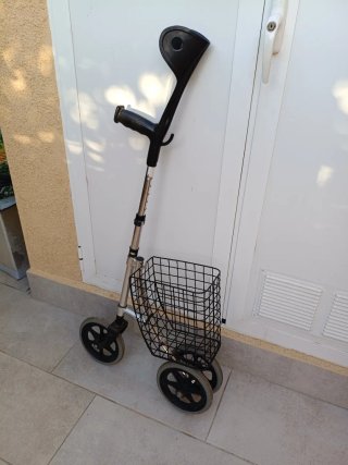 Muleta adaptada con ruedas 2 en 1 /andador híbrido