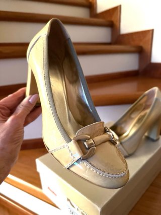 Décolleté Bata Vernice Beige Tg. 36