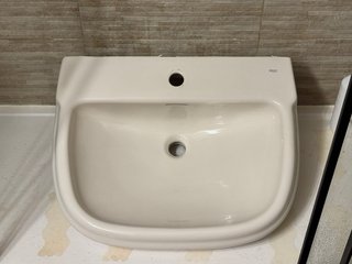 Lavabo Roca y Mueble Ikea. Lee descripción