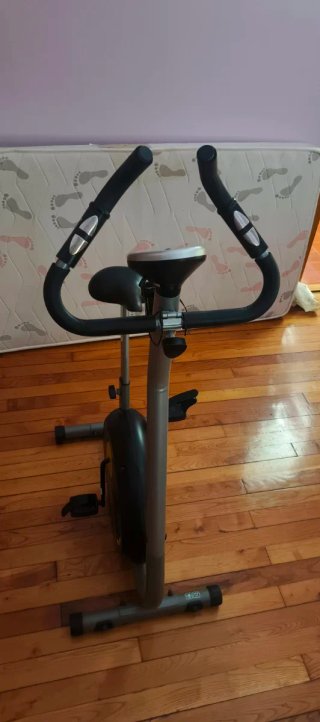 Bicicleta Estática Gris y Negra