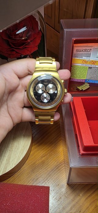 Reloj Swatch Cronógrafo Dorado