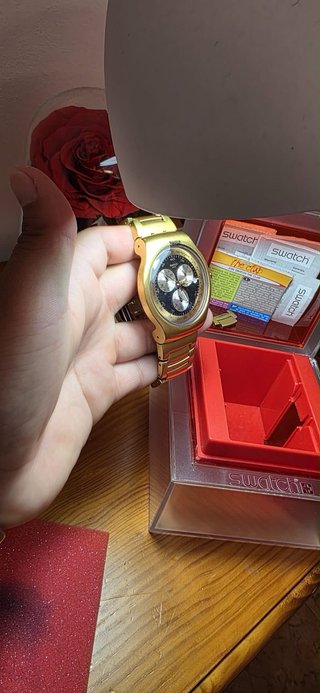 Reloj Swatch Cronógrafo Dorado