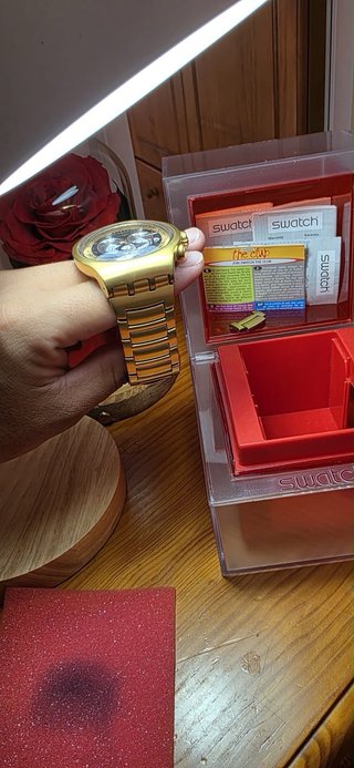 Reloj Swatch Cronógrafo Dorado