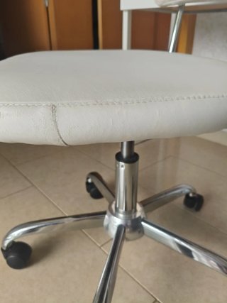 Silla de escritorio cómoda con ruedas