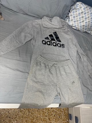 Conjunto Adidas Gris Sudadera y Pantalón