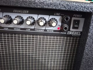 Amplificador Guitarra Rebel K30GR