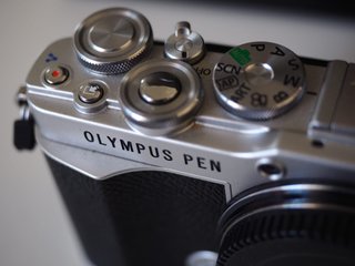 Olympus E-P7 (1200 disparos)