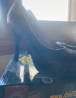 Tacones negros con brillo