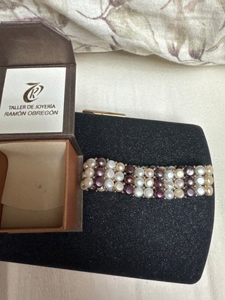 Pulsera de perlas comprado en joyería