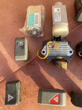 Material eléctrico Renault variado
