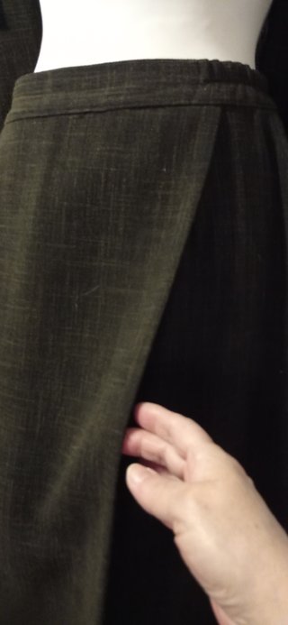 Traje verde con capucha Talla 40