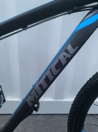 Bicicleta Mitical Negra y Azul