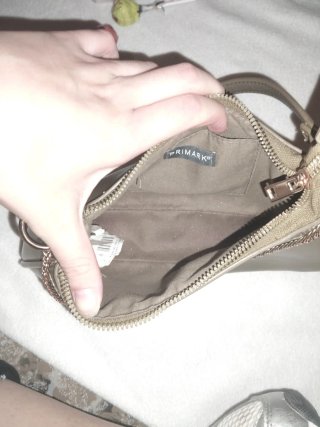 Bolso verde con cadena