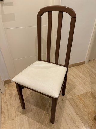 Mesa de comedor + 4 sillas