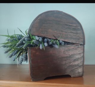 Cofre de madera decorativo