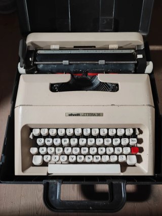 Máquina de escribir Olivetti Lettera 35