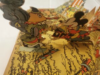 El Ratón Mickey en la Corte del Rey Arturo"