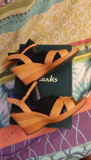Sandalias cuña Clarks Naranja