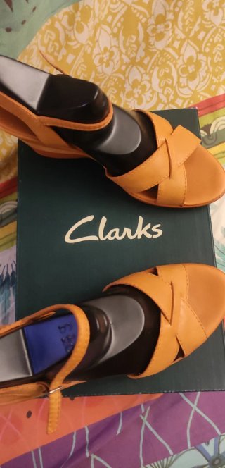 Sandalias cuña Clarks Naranja