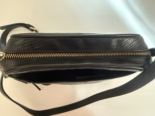 Bolso bandolera Uterqüe piel efecto lagarto