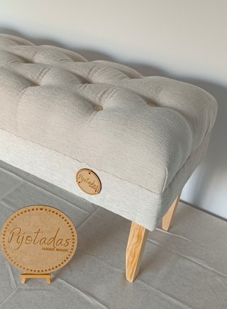 Banqueta tapizada beige