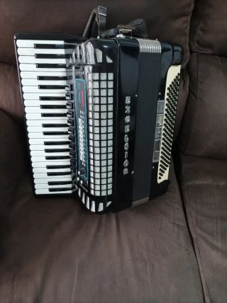 Acordeón Excelsior 120 Bajos Amplificado y MIDI