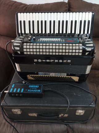 Acordeón Excelsior 120 Bajos Amplificado y MIDI