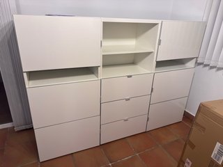 Mueble de salón blanco