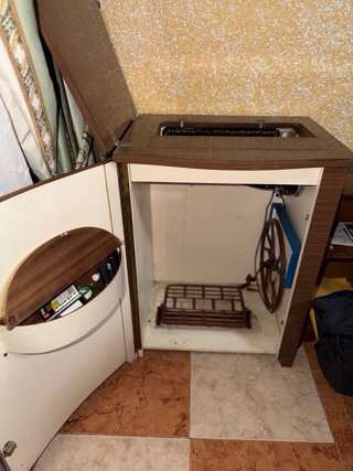 Máquina de coser Alfa antigua