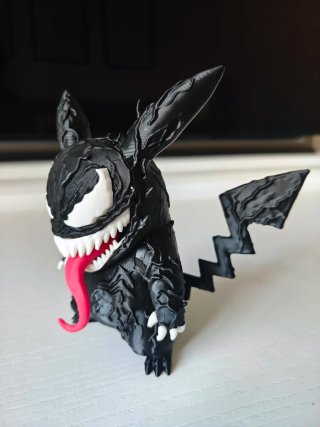 Pikachu Venom Marvel 15cm figura
